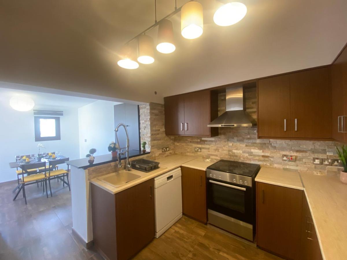 Philip Spacious Apartment Limassol Exteriör bild